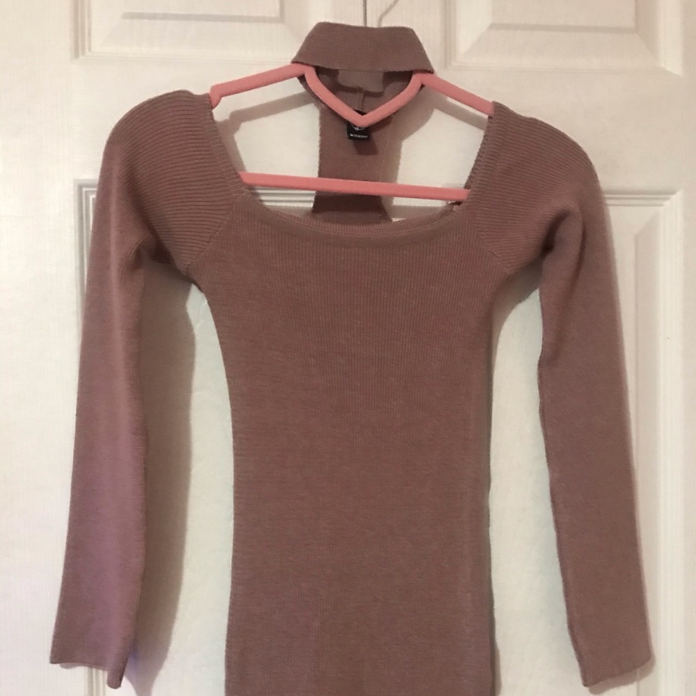 Mauve stretchy sweater dress with chocker